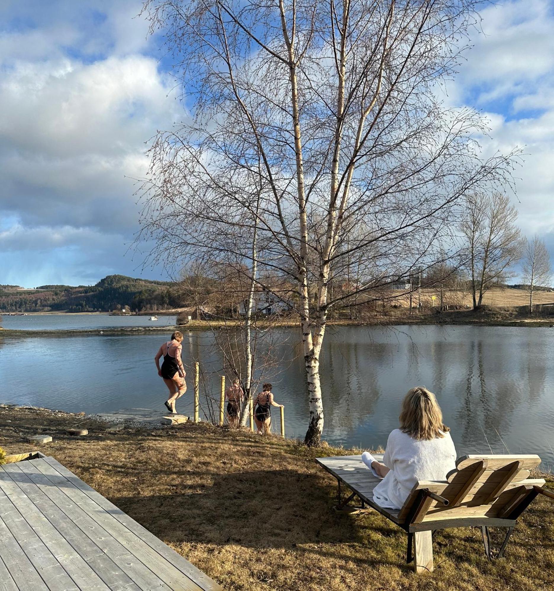 Saga, Badehotell Med Sauna Og Badebrygge - Inderoy Straumen  Exterior photo